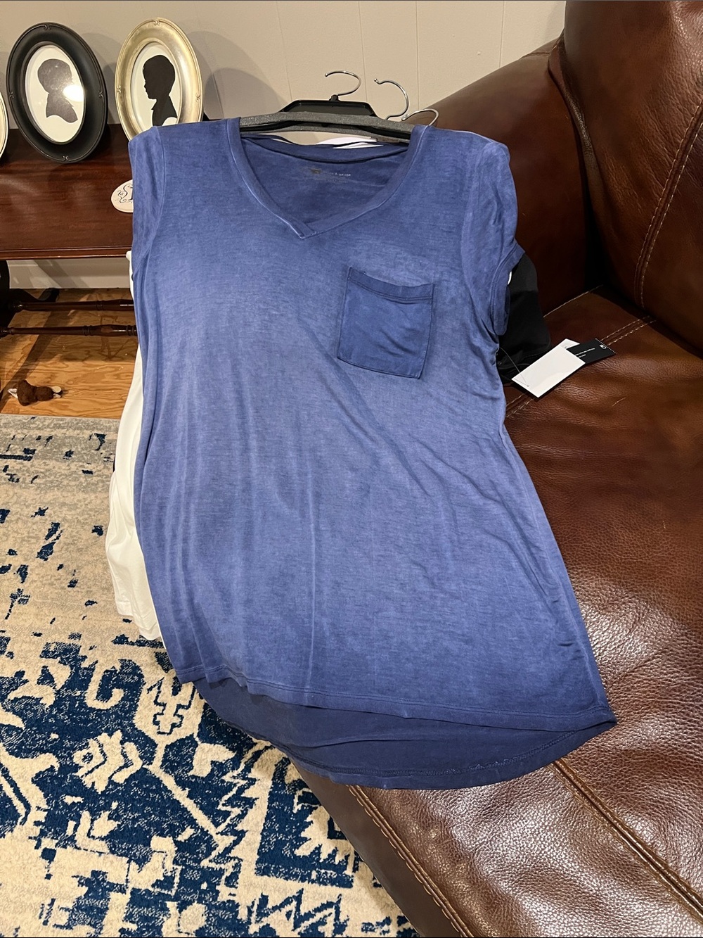 Cable & Gauge Blue V‑Neck Pocket Tee - Picture 7 of 7
